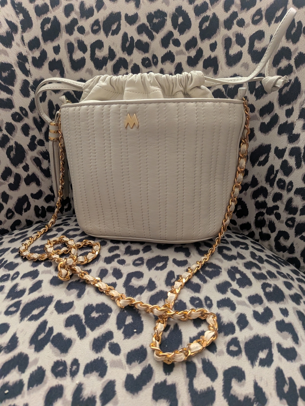 Vintage Mary Anne Rosenfeld Cream Horizontal Quilted Drawstring Leather Gold